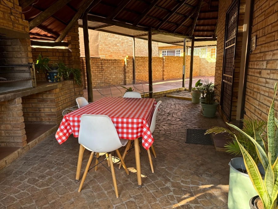 2 Bedroom Property for Sale in Safari Gardens North West